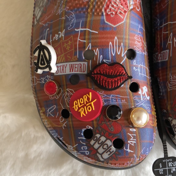 Disney 101 Dalmatians Cruella de Vil Platform Crocs Limited Edition NWT - Picture 10 of 12